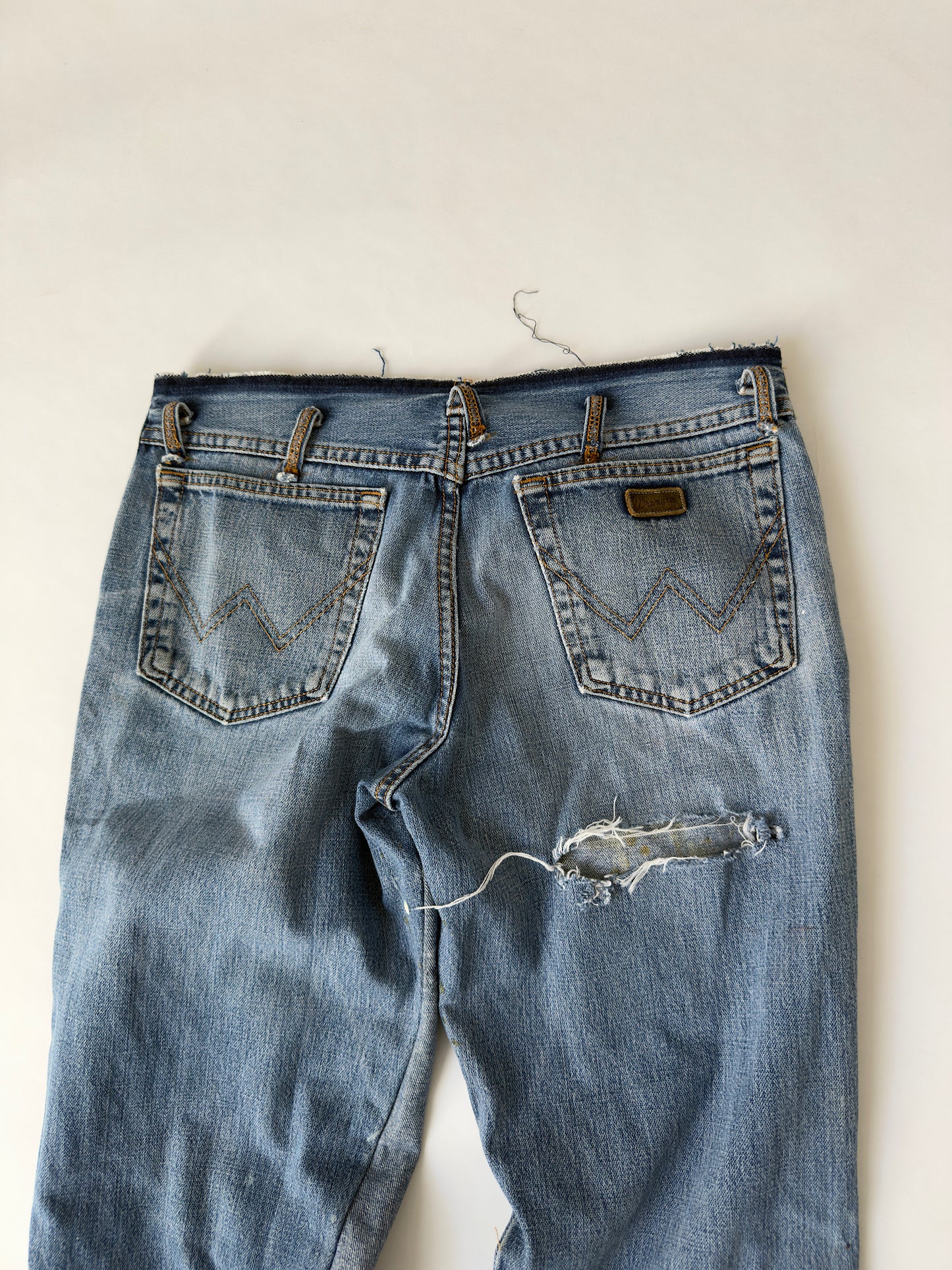 Paint destroy jeans